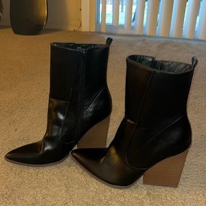 Black boots Just Fab